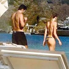 Kenan İmirzalıoğlu'ndan kızının annesi Sinem Kobal'a tatil jesti!