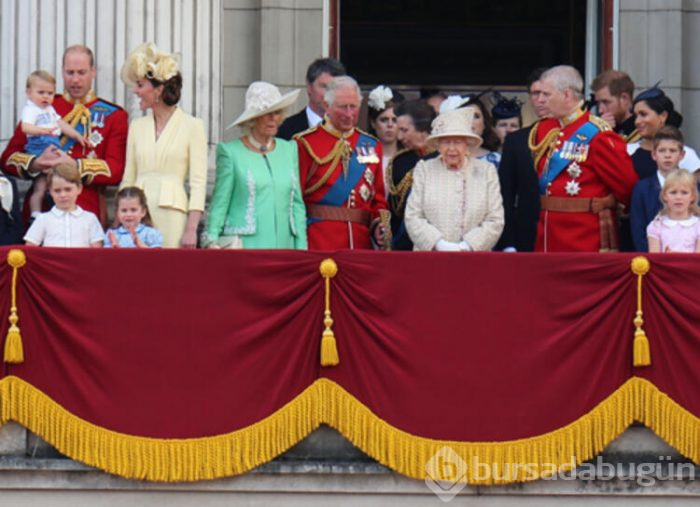 Kraliçe Elizabeth yanlız kutladı!