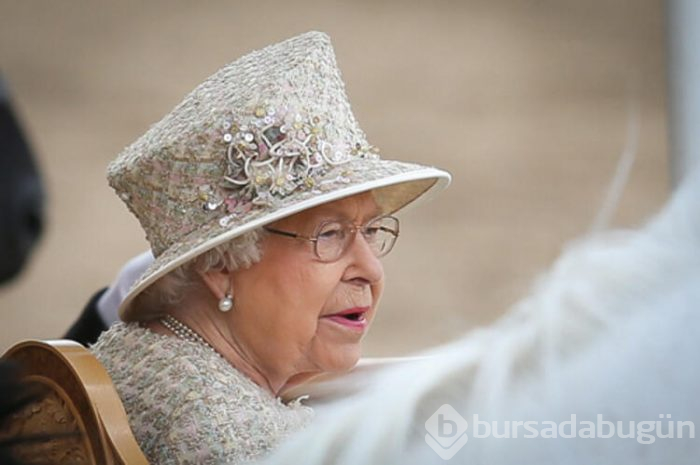 Kraliçe Elizabeth yanlız kutladı!
