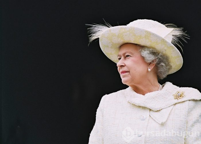 Kraliçe Elizabeth yanlız kutladı!