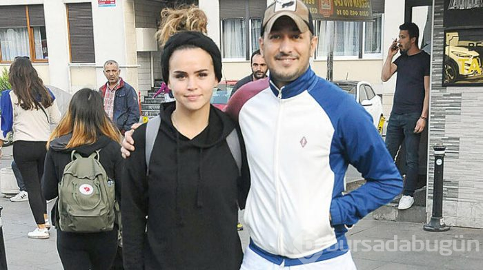 Sarp Apak, oğlunu parka götürdü