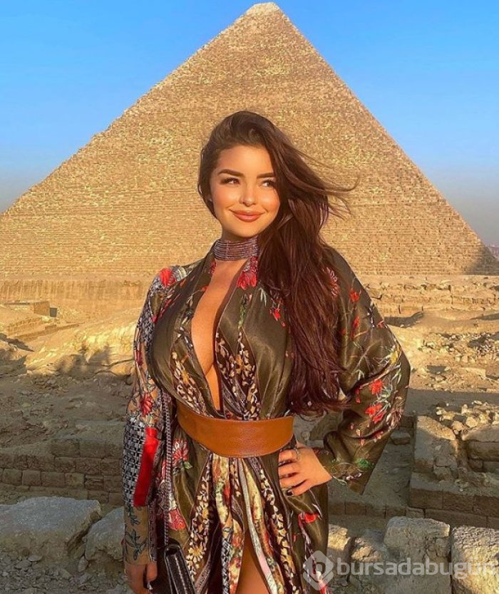 Demi Rose poz verdi: beğeni rekoru kırdı
