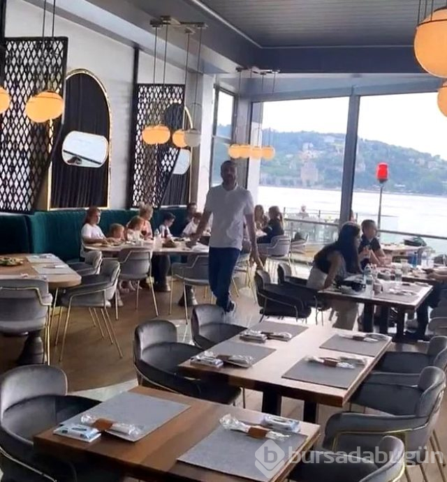 Maddi zorluk yaşadığını söyleyen Demet Akalın, boğaz kenarında restoran açtı! Twitter'dan tepki yağdı
