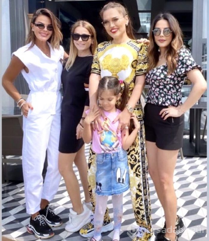 Maddi zorluk yaşadığını söyleyen Demet Akalın, boğaz kenarında restoran açtı! Twitter'dan tepki yağdı

