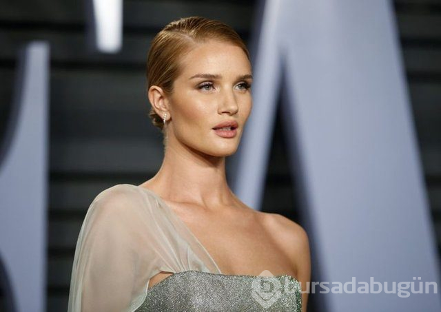Rosie Huntington-Whiteley sezonu açtı