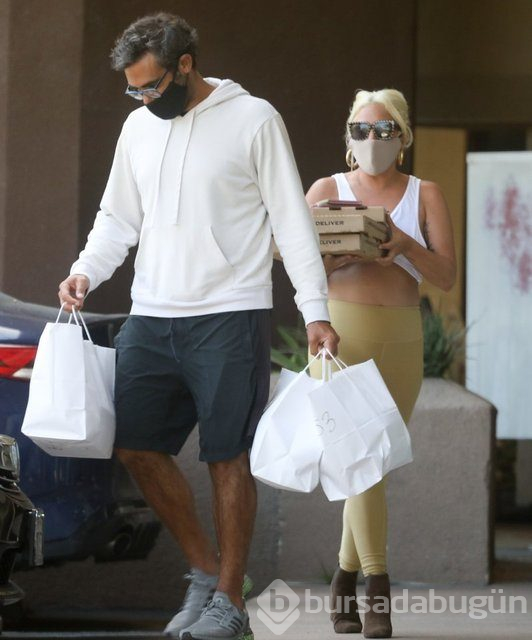 Lady Gaga sevgilisiyle pizzacıda