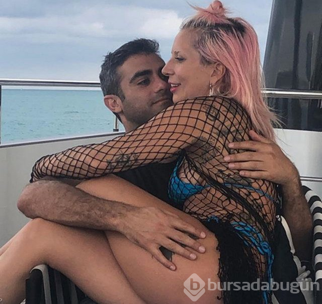 Lady Gaga sevgilisiyle pizzacıda