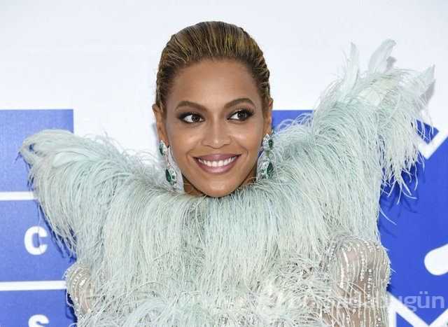 Beyonce'dan polisler için çağrı