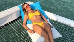 Ivana Sert tatil sezonunu açtı