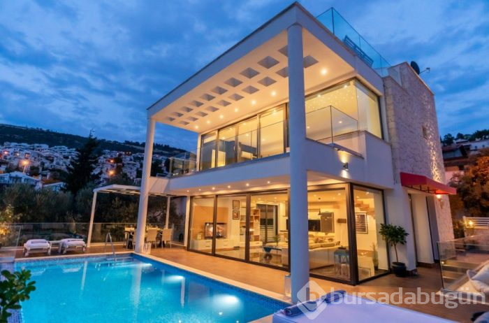 Ece Seçkin reklam parasıyla villa alacak