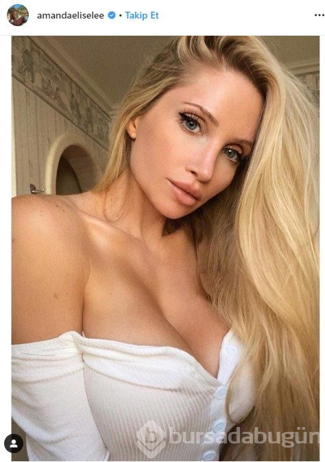 Amanda Lee yine olay oldu! Ayna pozu...