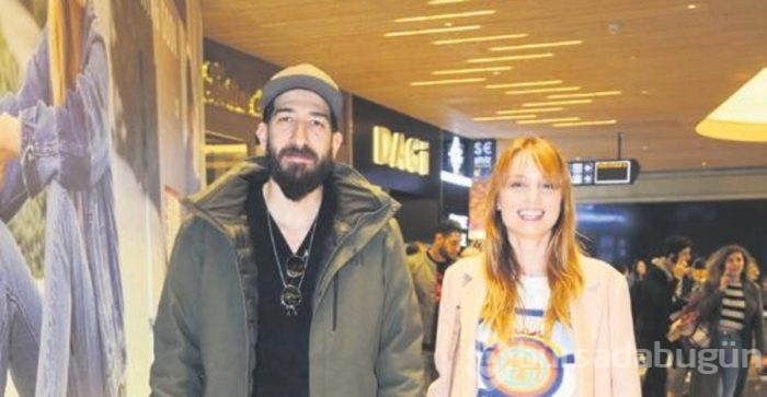 Nilperi Şahinkaya sevgilisi Emre Yusufi'nin ailesi ile tanıştı