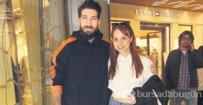 Nilperi Şahinkaya sevgilisi Emre Yusufi'nin ailesi ile tanıştı