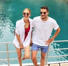 Hakan Balta ile Derya Balta alışverişte