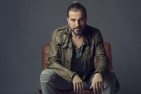 Yakışıklı oyuncu Engin Altan Düzyatan paylaştı sosyal medya coştu!
