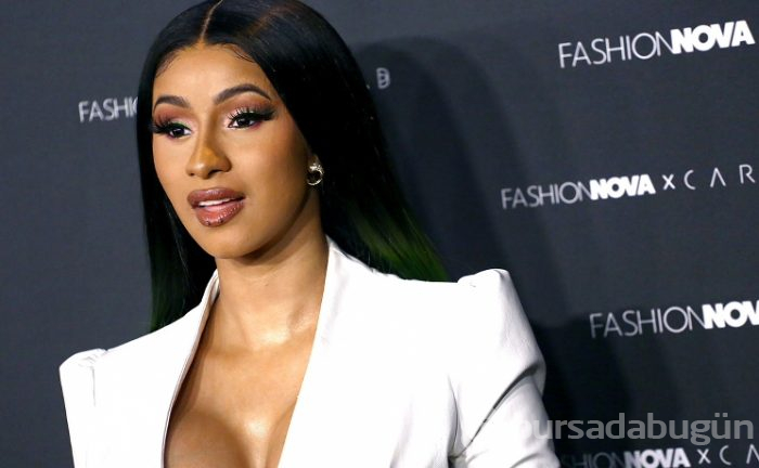 Cardi B kalçasındaki dövmesini yeniletti