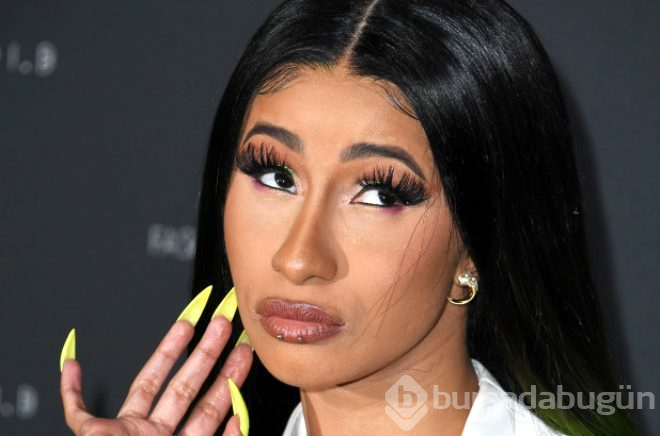 Cardi B kalçasındaki dövmesini yeniletti