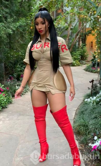 Cardi B kalçasındaki dövmesini yeniletti