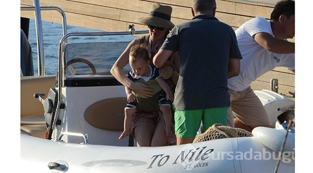 Nil Karaibrahimgil ailesiyle Bodrum'da