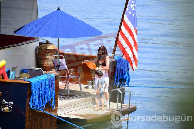 Nil Karaibrahimgil ailesiyle Bodrum'da