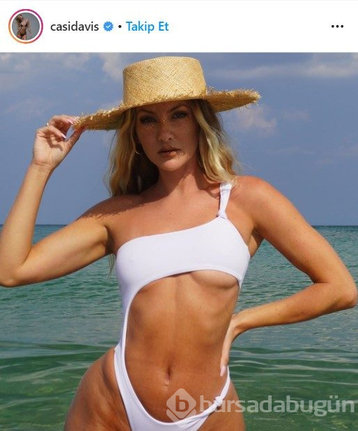 Cassandre Davis yine büyüledi! Bikinisiyle verdiği pozlar...