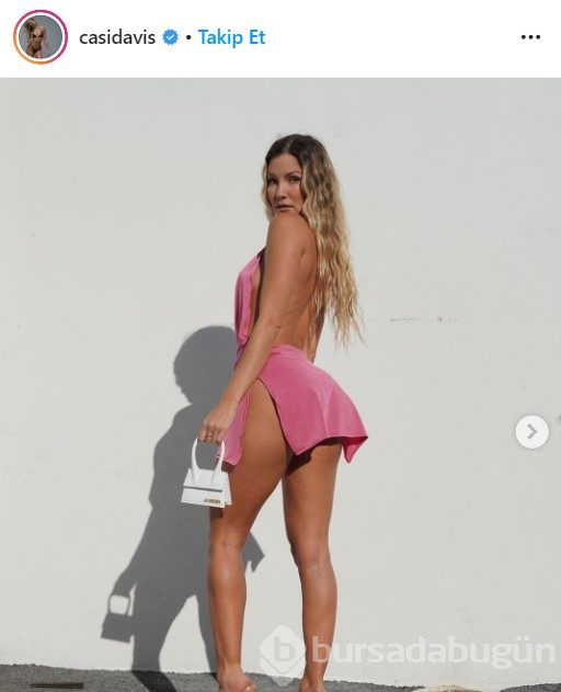 Cassandre Davis yine büyüledi! Bikinisiyle verdiği pozlar...