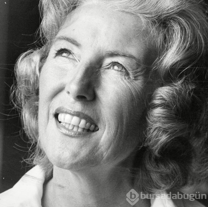 Ünlü İngiliz sanatçı Vera Lynn 103 yaşında hayatını kaybetti