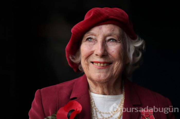 Ünlü İngiliz sanatçı Vera Lynn 103 yaşında hayatını kaybetti