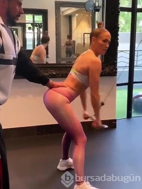 Jennifer Lopez'den kas şov!