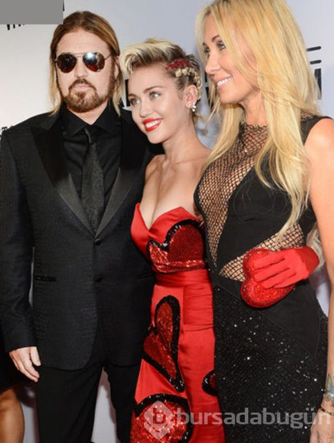 Miley Cyrus evinde oturduğu yerden 1.7 milyon dolar kazandı
