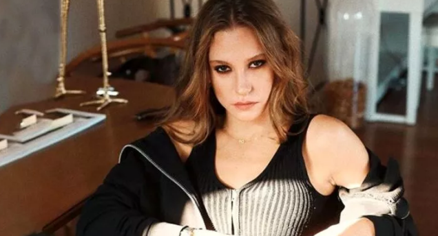 Serenay Sarıkaya'dan "kilom yok" pozu
