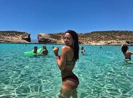 Tatil sezonunu açan Zeynep Alkan'ın bikinili pozuna beğeni yağdı