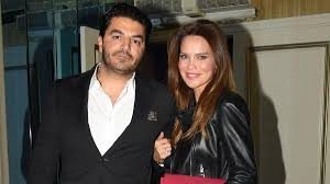 Ebru Şallı havuz başından ayrılmadı
