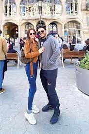 Ebru Şallı havuz başından ayrılmadı
