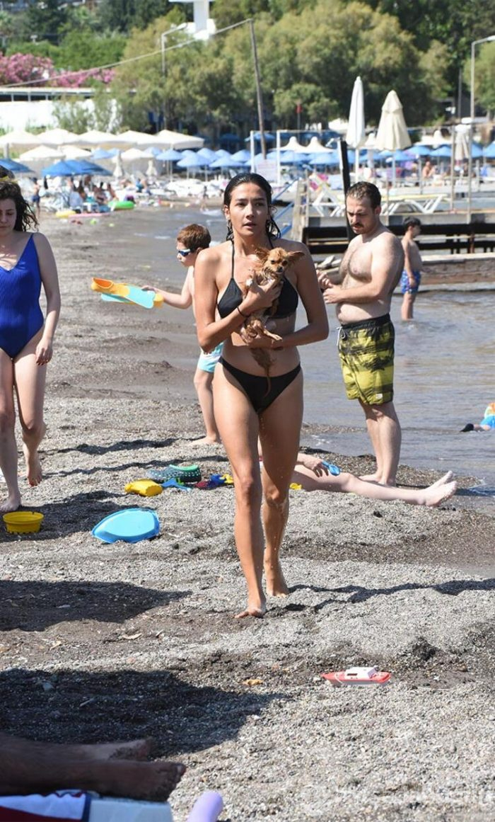 Aybüke Pusat çılgına döndü: O fotoğrafları silin!