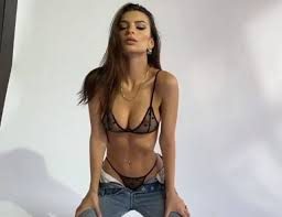 Emily Ratajkowski imaj değiştirdi