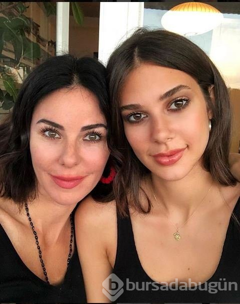 Defne Samyeli'nin kızı Deren Talu ve sevgilisi Baran Tınaz, Alaçatı'da