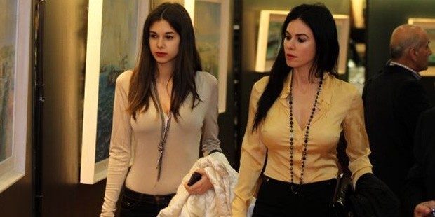Defne Samyeli'nin kızı Deren Talu ve sevgilisi Baran Tınaz, Alaçatı'da