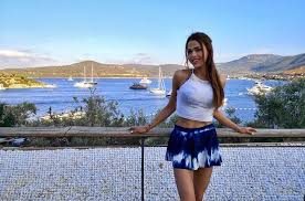 Aslıhan Karalar'ın kemer, çanta ve şapkasından oluşan kombininin değeri 70 bin TL!