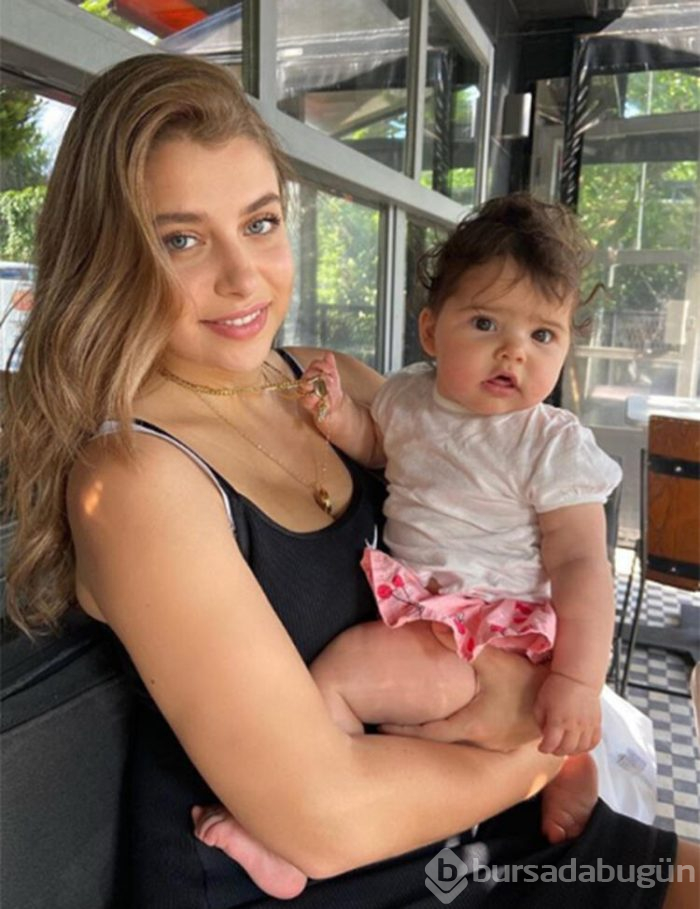 Hande Erçel'in ablası Gamze Erçel, kızı Aylin Mavi ile verdiği pozu sosyal medya hesabından paylaştı