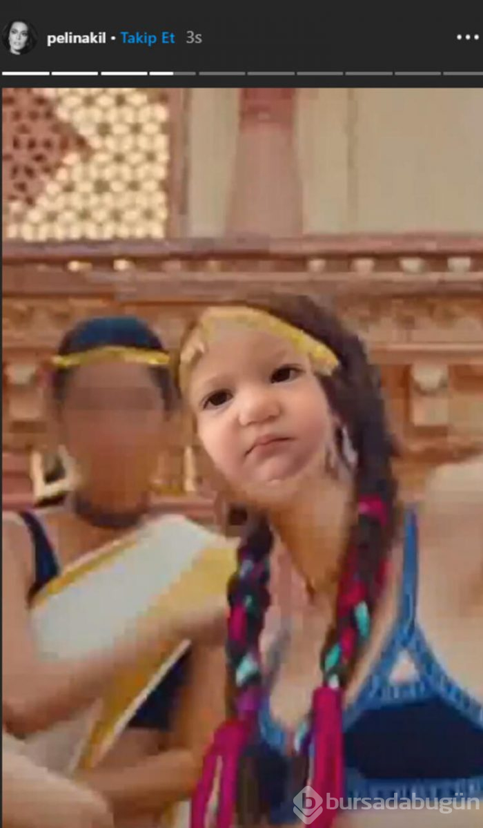 Pelin Akil ve kızının filtre eğlencesi
