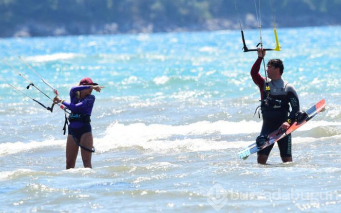 Sarp Levendoğlu'ndan 'kitesurf' şovu