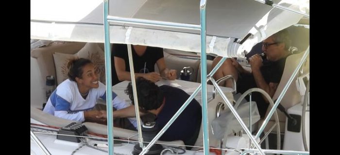 Duygu Sarışın sevgilisi Çağatay Ulusoy'u dalışa gönderdi