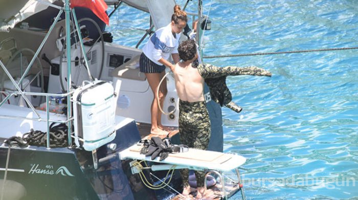 Duygu Sarışın sevgilisi Çağatay Ulusoy'u dalışa gönderdi