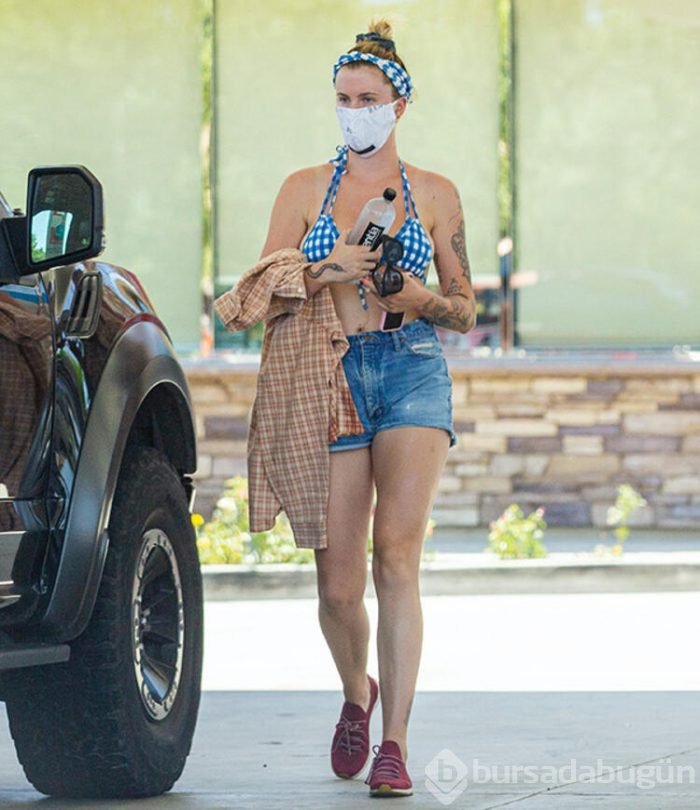 Ireland Baldwin sevgilisiyle plaja gitti