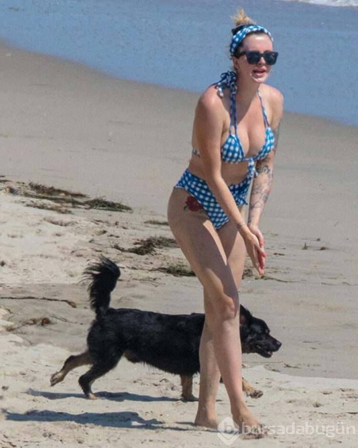 Ireland Baldwin sevgilisiyle plaja gitti