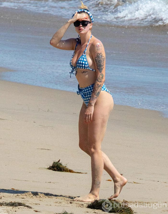 Ireland Baldwin sevgilisiyle plaja gitti