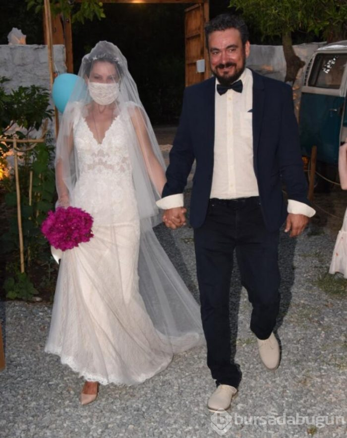 Ünlü oyuncu Yıldız Asyalı ile yönetmen Kerem Saka, Bodrum'da evlendi