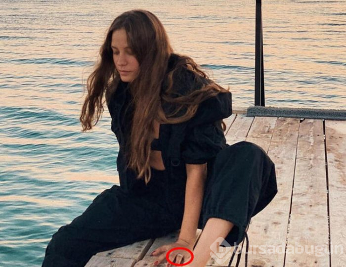 Serenay Sarıkaya'nın parmağındaki yüzük dikkat çekti
