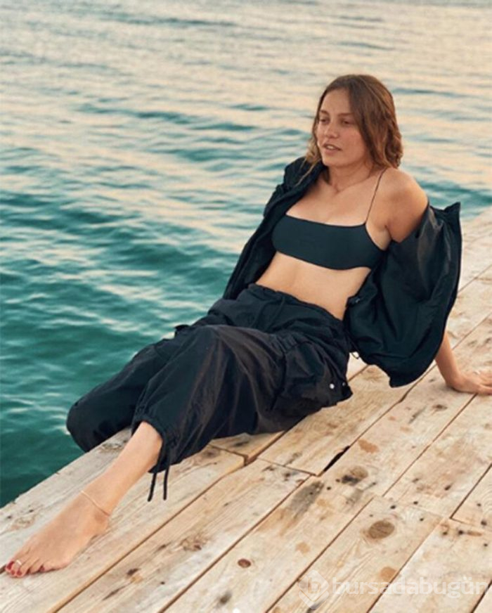 Serenay Sarıkaya'nın parmağındaki yüzük dikkat çekti